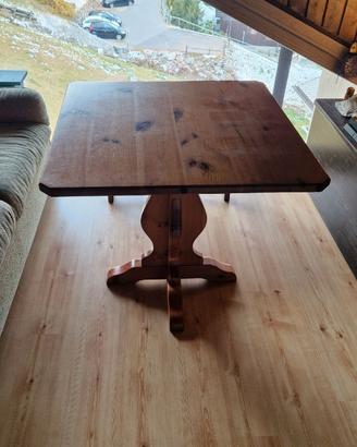 Tavolo quadrato in legno