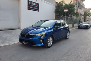 RENAULT CLIO HYBRID R-TECH 145CV 5200KM