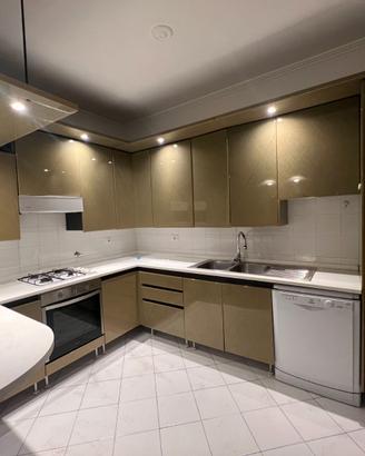 CUCINA ANGOLARE CON PENISOLA