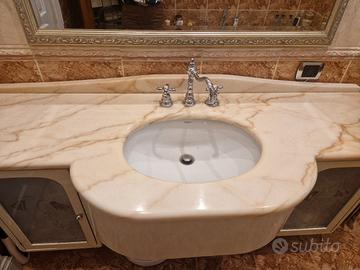 arredo bagno sospeso da terra con marmo e rubin