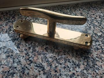 7 Maniglie  in ottone  per finestre usate