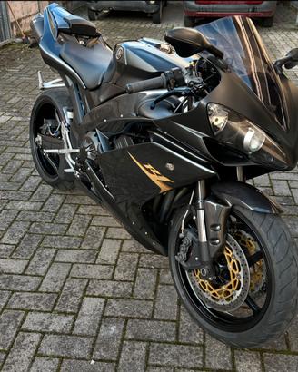 Yamaha r1