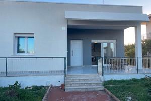 Zona alta villa unico livello arredata