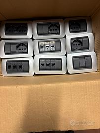 Set 9 scatole elettriche BTicino Living originale,