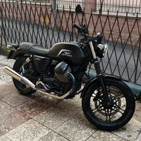 Moto Guzzi v7 stone