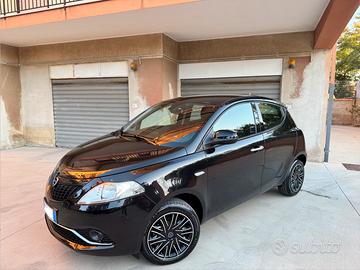 Lancia Ypsilon 1.0 FireFly Hybrid S&S Oro