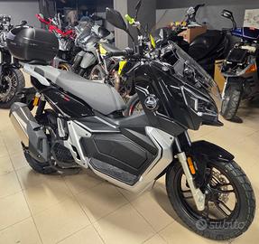 Qj Motor ATR 125 incluso bauletto e casco