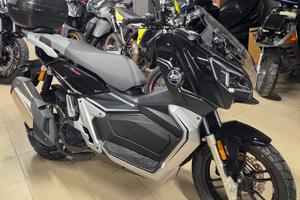 Qj Motor ATR 125 incluso bauletto e casco