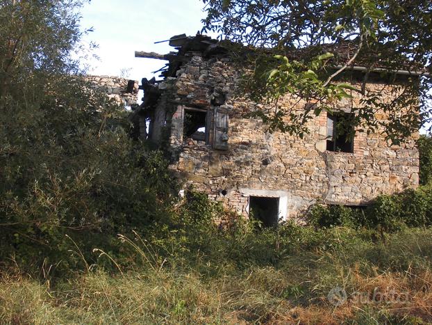 Rustico indip. con vista panoramica 4,5 ha terreno