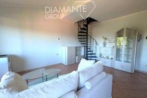 Appartamento su due livelli con vista lago