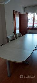 Scrivania sala riunioni
