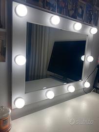 specchio postazione trucco con luci