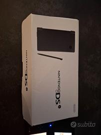 Nintendo DSi  conscatola, caricabatteria e 1 gioco
