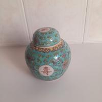 Portaspezie in porcellana cinese.