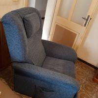 poltrona con schienale reclinabile