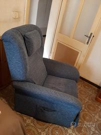 poltrona con schienale reclinabile