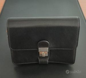 Pochette uomo in pelle nera Time Resistance