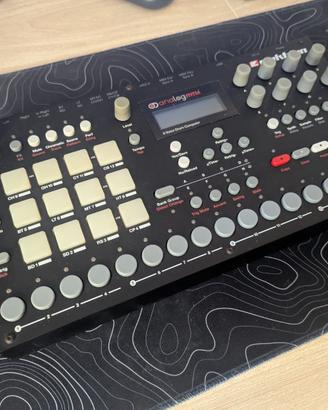 Analog Rytm Mk1 Sintetizzatore con custodia