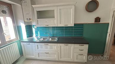 Cucina completa di frigo