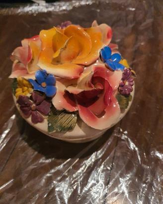 Antica scatola ceramica Capodimonte 