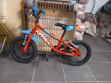 bici +orsacchiotto  di peluche 