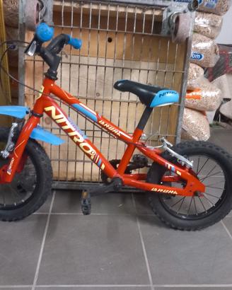 bici +orsacchiotto  di peluche 