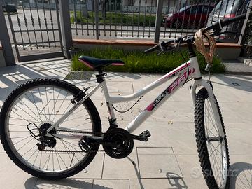 Bici ragazza BSA 26” bianca e rosa