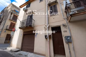 Appartamento con lastrico - a carini