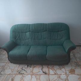 Divano in stoffa colore verde