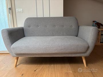 Divano 2 Posti Stile Scandinavo Grigio Chiaro