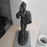 Statua giornalaio bronzo