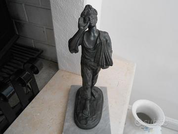 Statua giornalaio bronzo