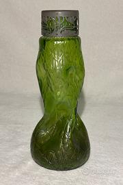 Antico vaso Art Nouveau in vetro verde