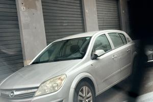 Opel Astra 2008-105Cv diesel-solida ed affidabile