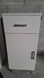 mobiletto bagno portasciugamani