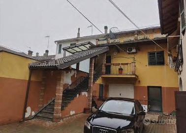 Immobile in asta di 160 m² con 5 locali a Basaluzz