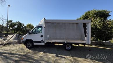 Autocarro per uso commerciale