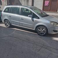 Zafira 7 posti benzina GPL da sistemare l'acqua