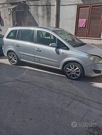 Zafira 7 posti benzina GPL da sistemare l'acqua