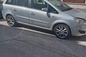 Zafira 7 posti benzina GPL da sistemare l'acqua