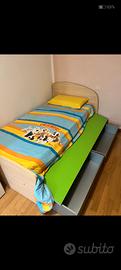 Letto con cassettoni 2x1.10m con comodino 50x37 cm