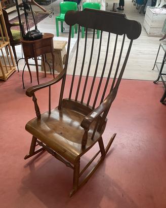 Sedia a dondolo in legno