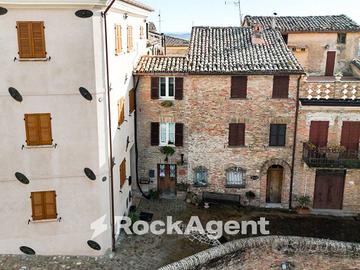 CASA A SCHIERA A MONDAVIO- BORGO MEDIEVALE