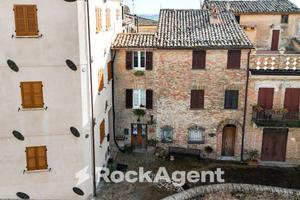 CASA A SCHIERA A MONDAVIO- BORGO MEDIEVALE