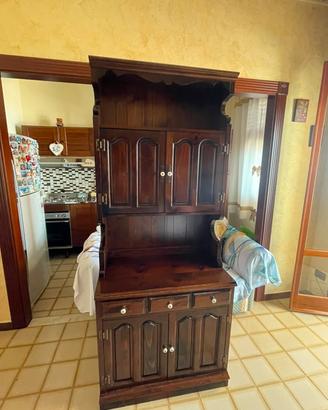 Credenza in legno massiccio 