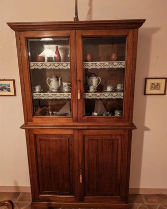 Madia in legno con vetrina