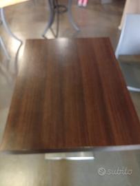 Blocco tavoli, sedie, piatti, bicchieri