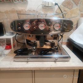macchina del caffè Illy Francis a capsule doppio c