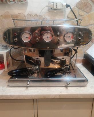 macchina del caffè Illy Francis a capsule doppio c