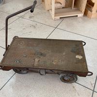 Carretto in ferro antico